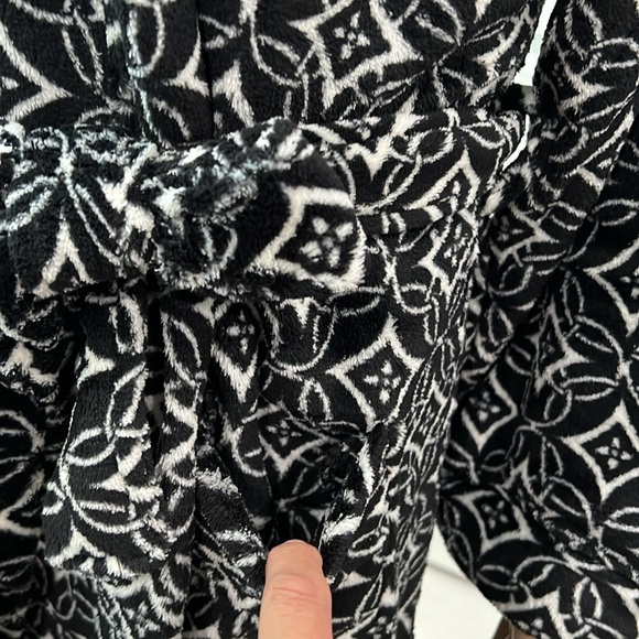 Vera Bradley Hooded Fleece Robe Concerto Print - Picture 7 of 9